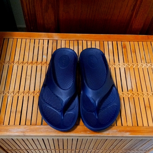 OOFOS Shoes Oofos Navy Blue Toe Post Recovery Sandals Wgreat Arch